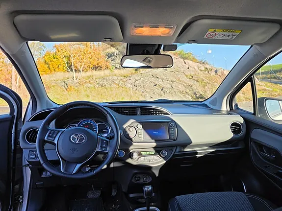 Toyota Yaris 2015 photo 5