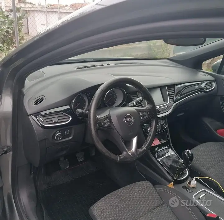 Opel Astra 2019 photo 2