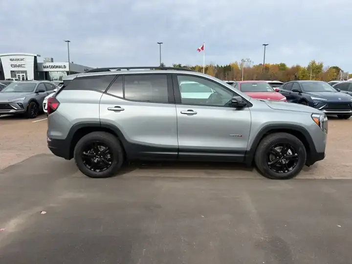 GMC Terrain 2024 photo 4