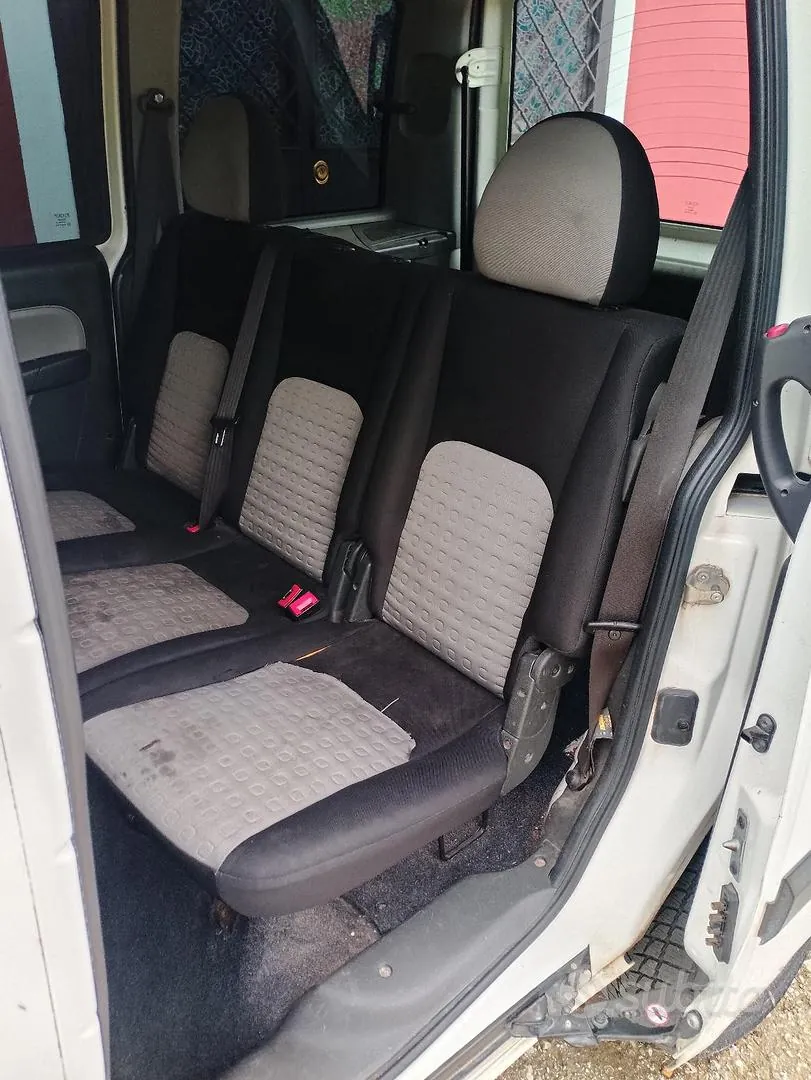Fiat Doblo 2010 photo 2