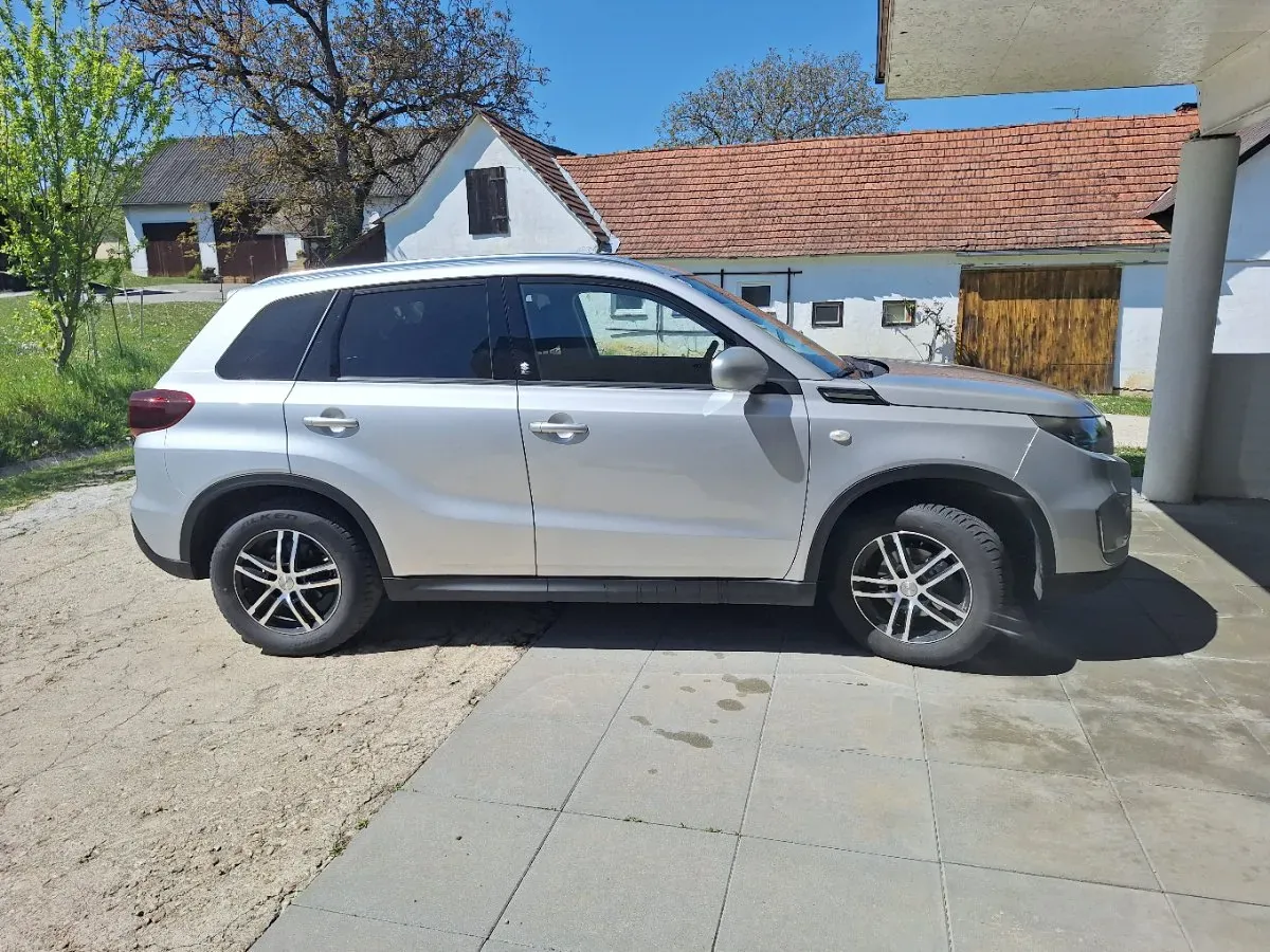 Suzuki Vitara 2023 photo 3