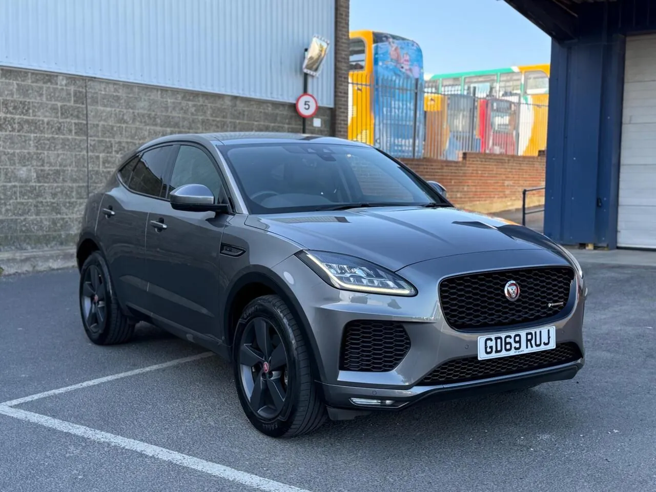 Jaguar E-Pace 2020 photo 5