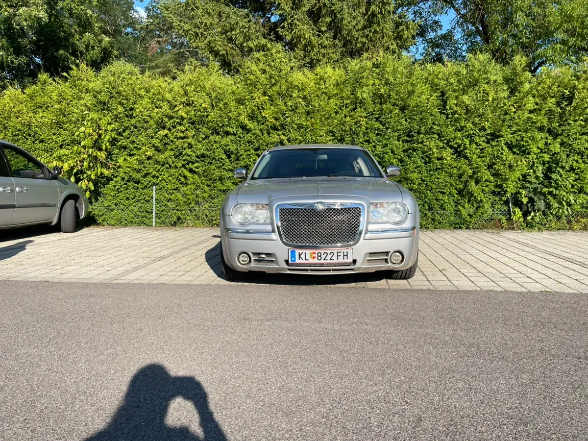 Chrysler 300 C 2006 photo 2