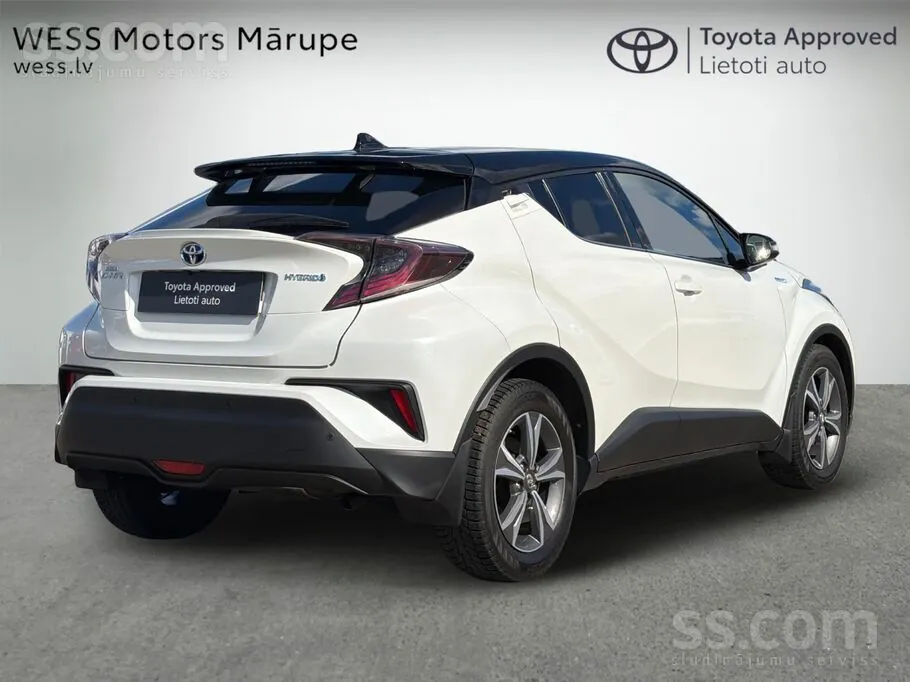 Toyota C-Hr 2018 photo 2