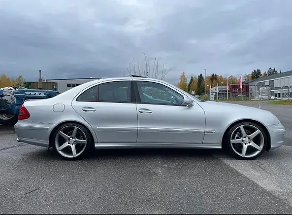 Mercedes-Benz E 220 D 2006 photo 2