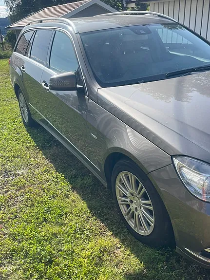 Mercedes-Benz E200 D 2011 photo 4
