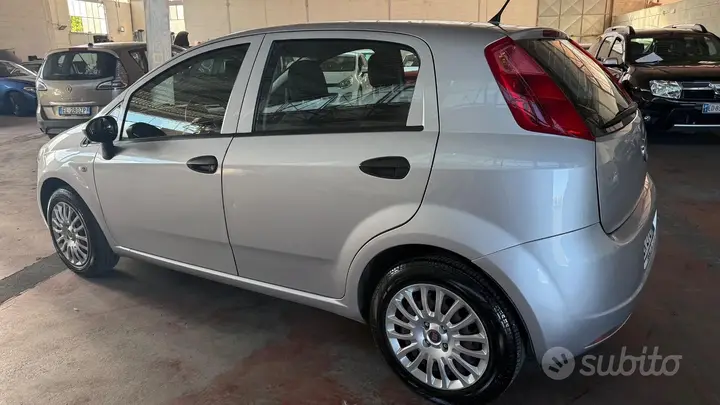 Fiat Punto 2011 photo 3
