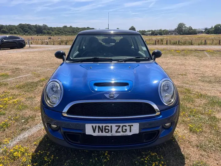 Mini Cooper S 2011 photo 2