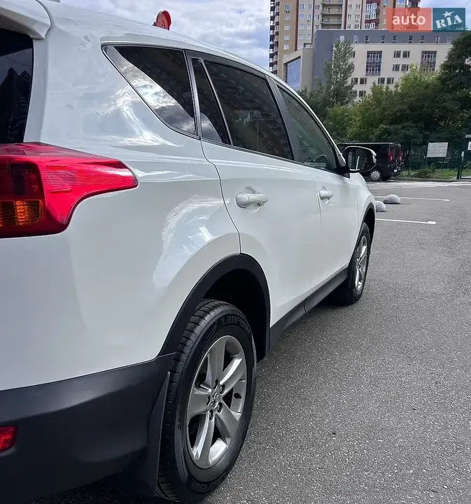 Toyota Rav4 2015 photo 4