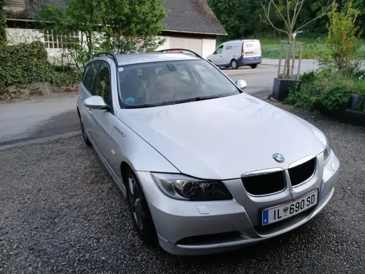 BMW 3 Series 2005 photo 2