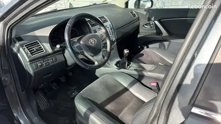 Toyota Avensis 2013 photo 3