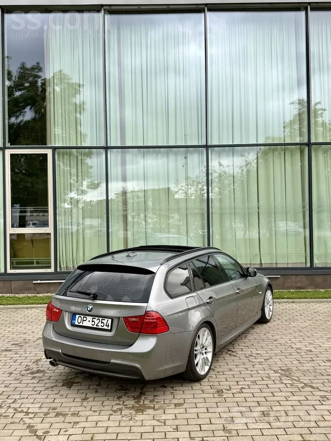 BMW 320 2010 photo 4