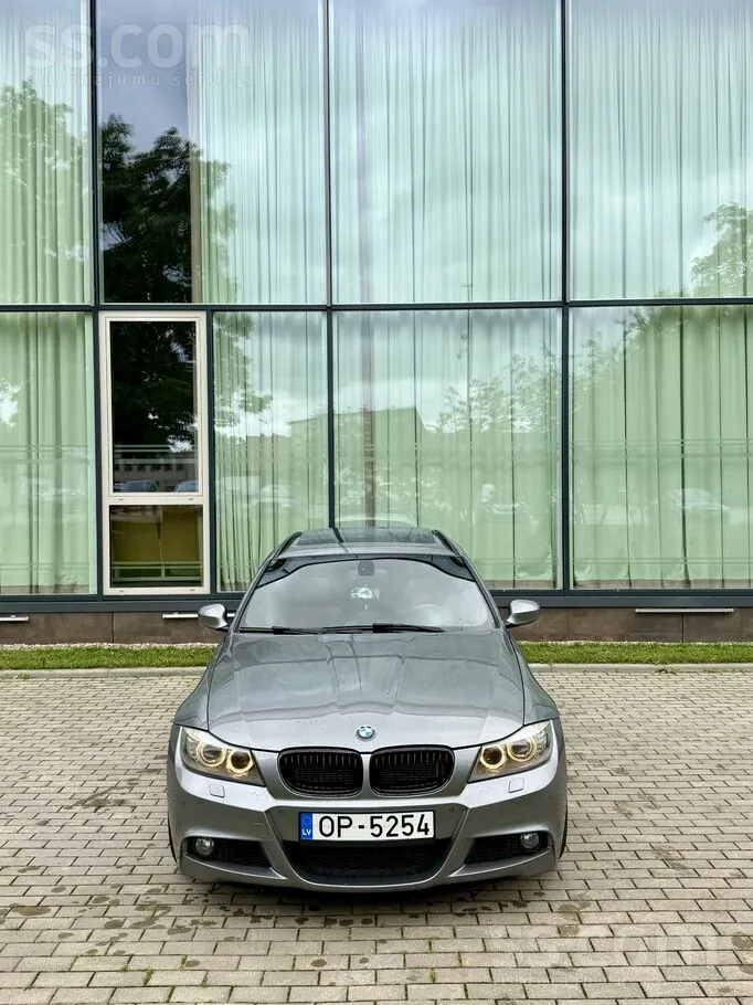 BMW 320 2010 photo 2
