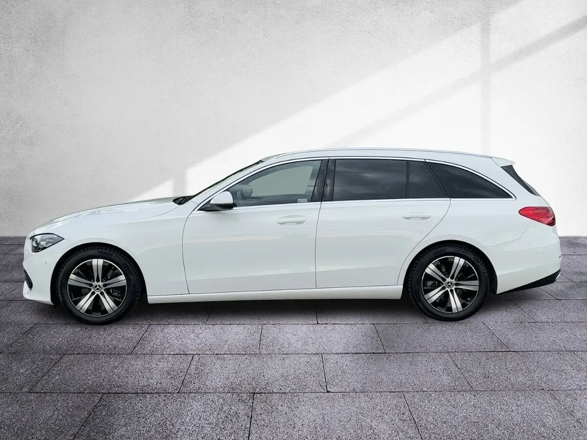 Mercedes-Benz C-Class 2025 photo 3