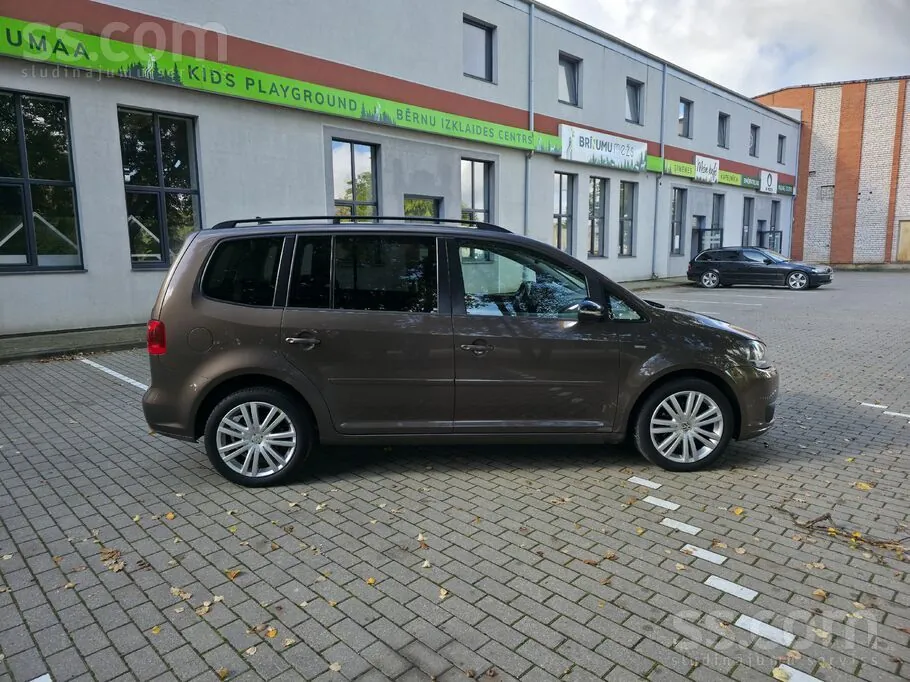 Volkswagen Touran 2013 photo 2