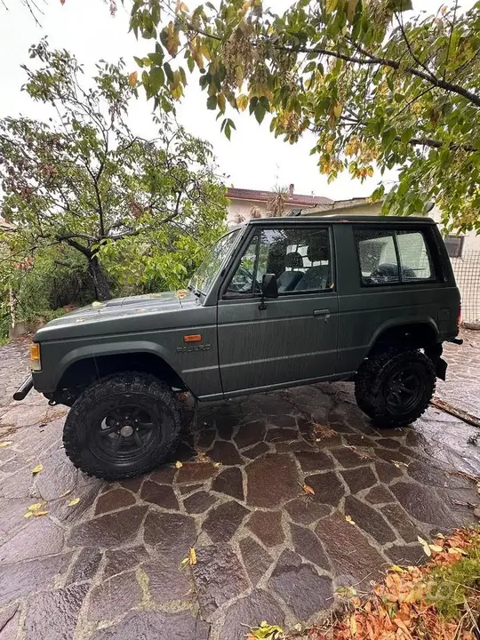 Mitsubishi Pajero 1989 photo 2