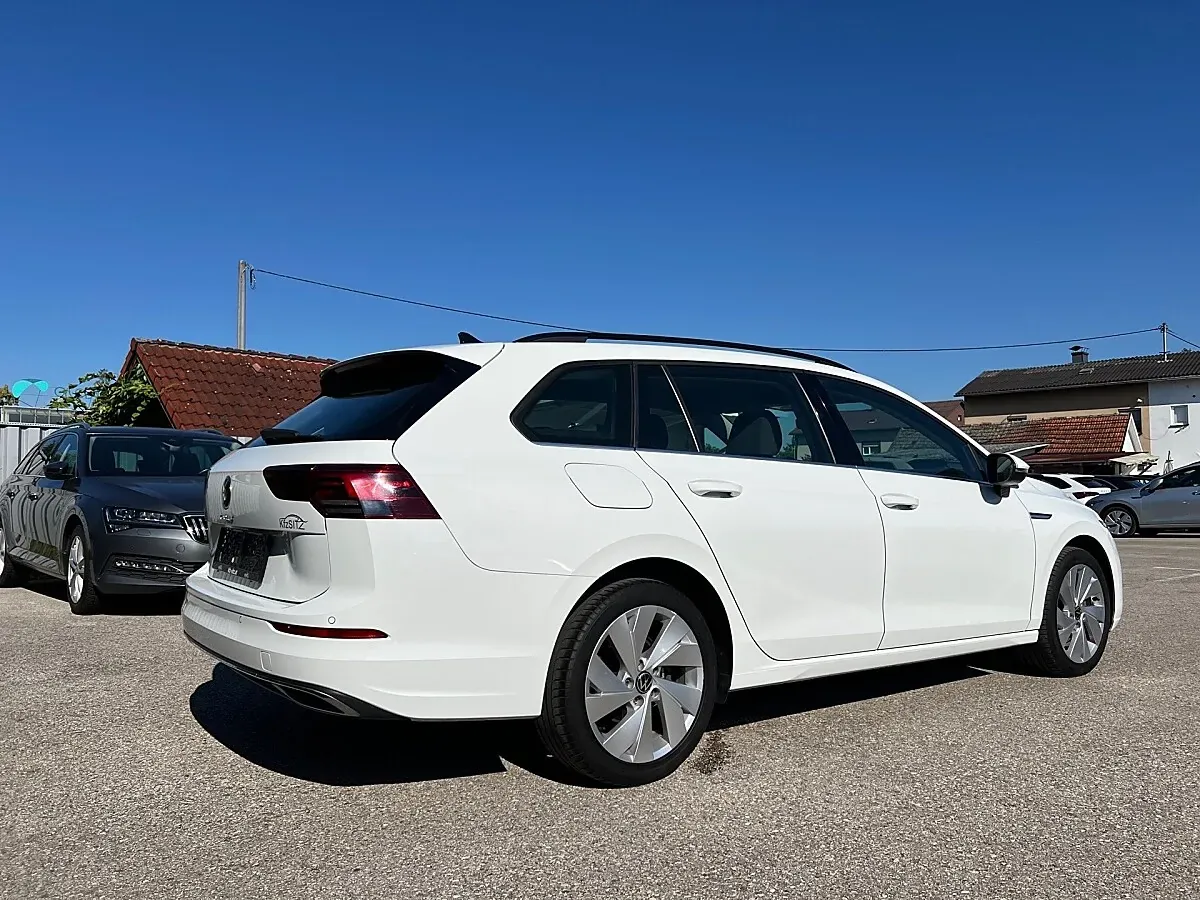 Volkswagen Golf 2023 photo 3
