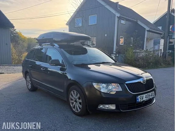 Skoda Superb 2013 photo 2