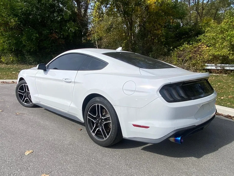 Ford Mustang 2022 photo 4