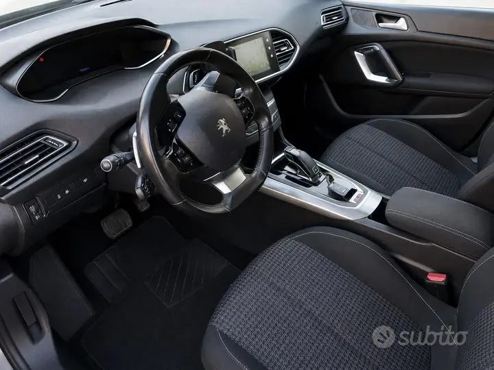 Peugeot 308 2021 photo 2
