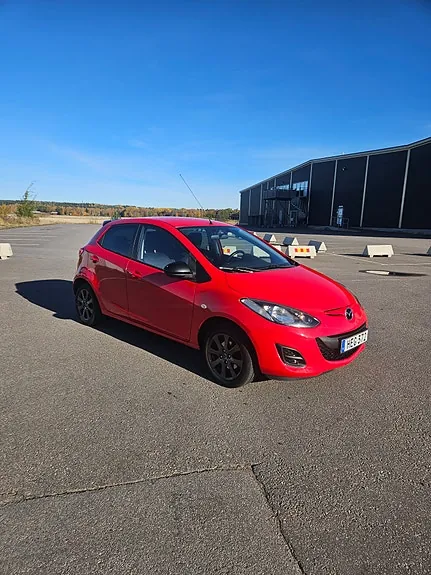 Mazda 2 2014 photo 2