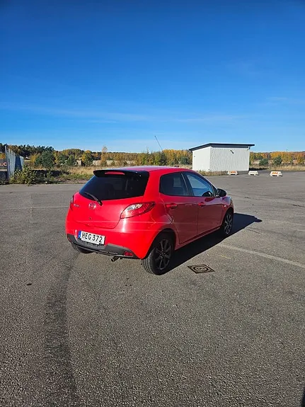 Mazda 2 2014 photo 4
