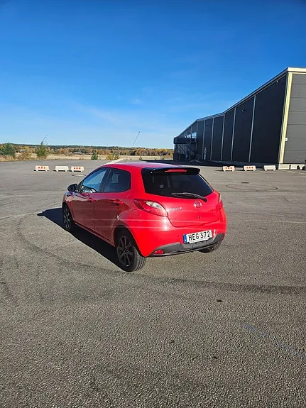 Mazda 2 2014 photo 3