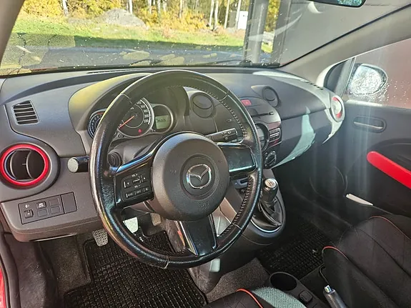 Mazda 2 2014 photo 5