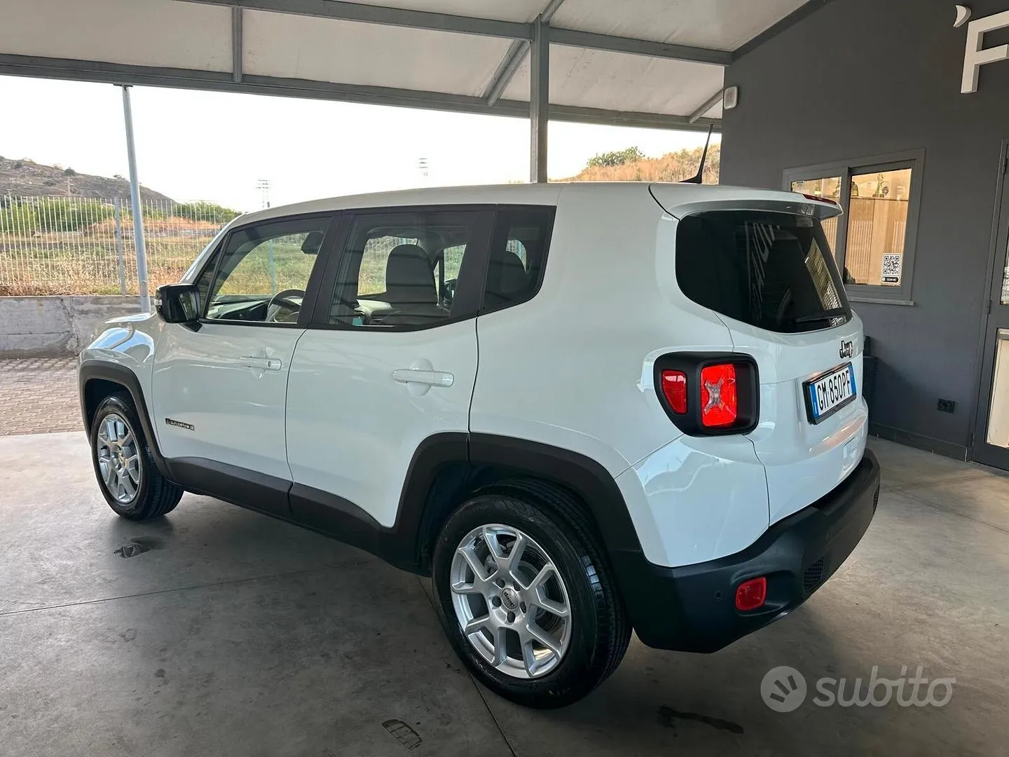 Jeep Renegade 2023 photo 2