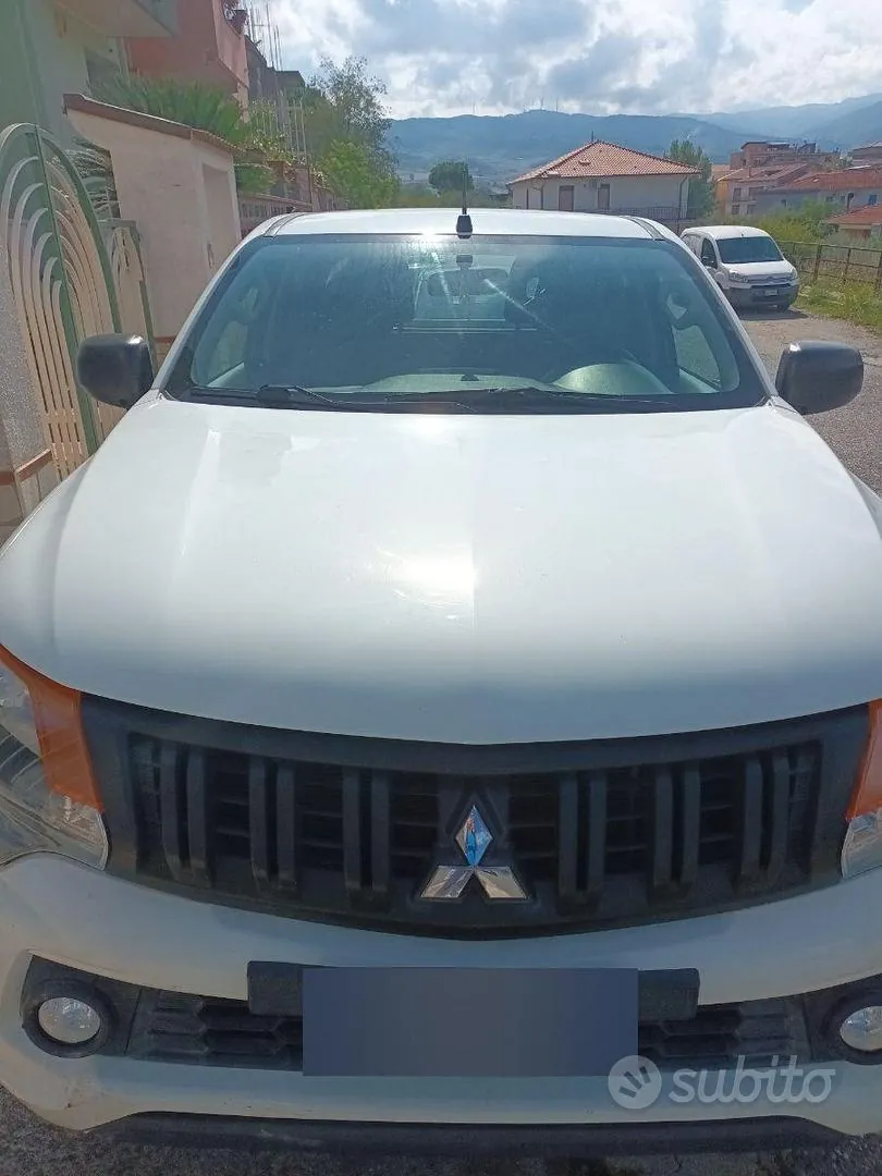 Mitsubishi L200 2016 photo 2