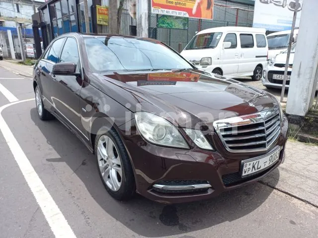 Mercedes-Benz E200