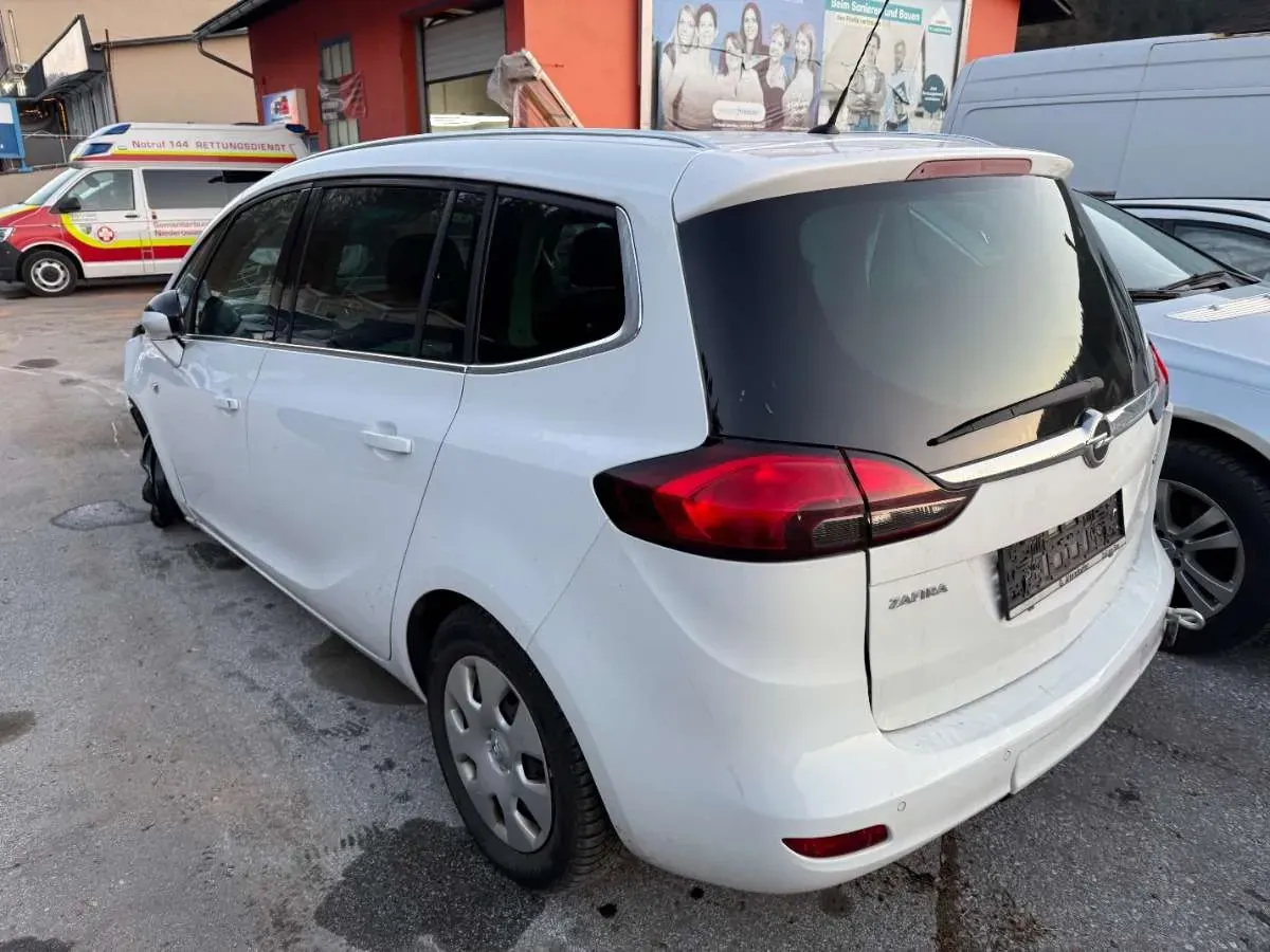 Opel Zafira 2012 photo 3
