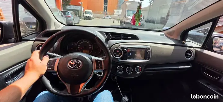 Toyota Yaris 2012 photo 3