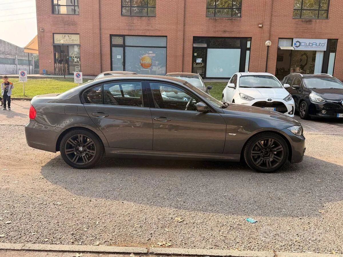 BMW 3 Series 2009 photo 4