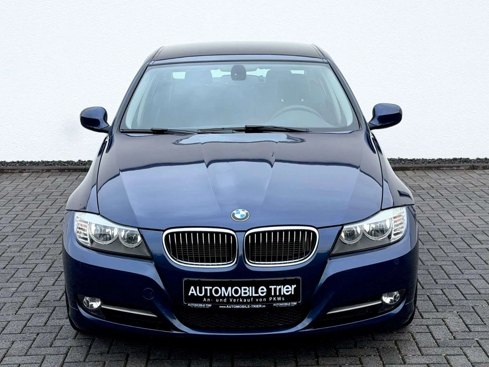 BMW 320 I 2010 photo 2