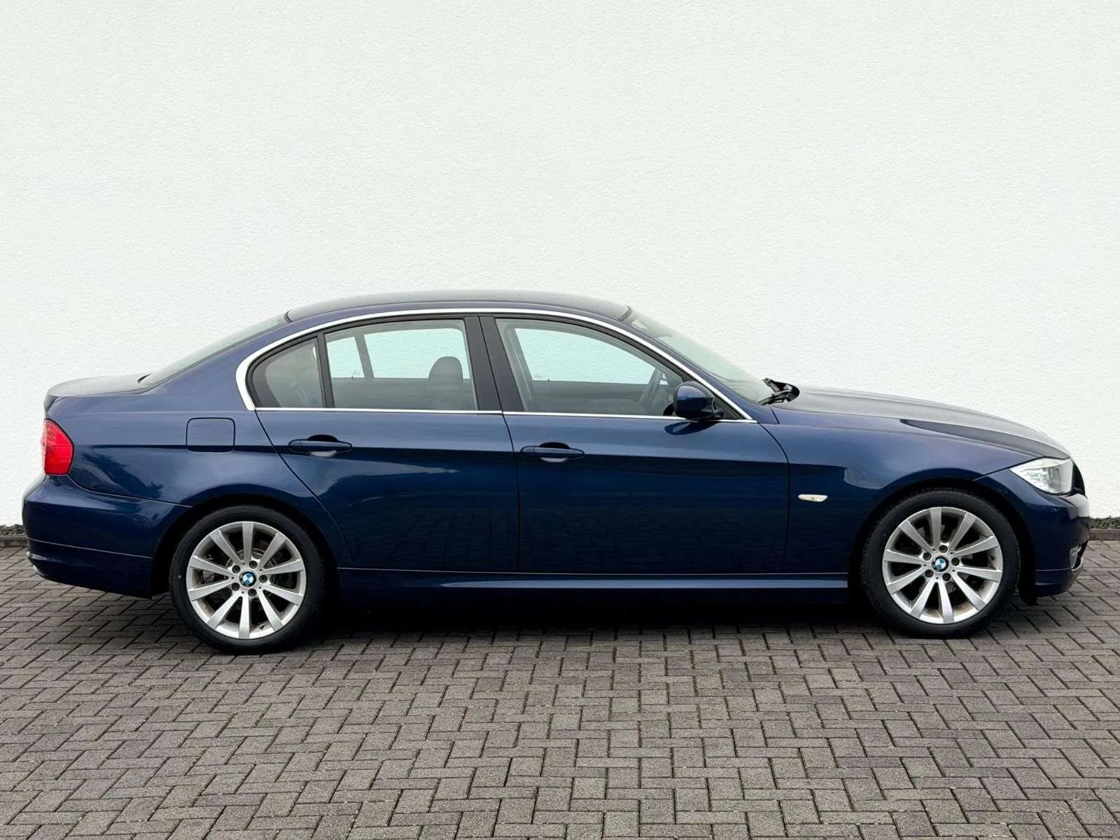 BMW 320 I 2010 photo 4