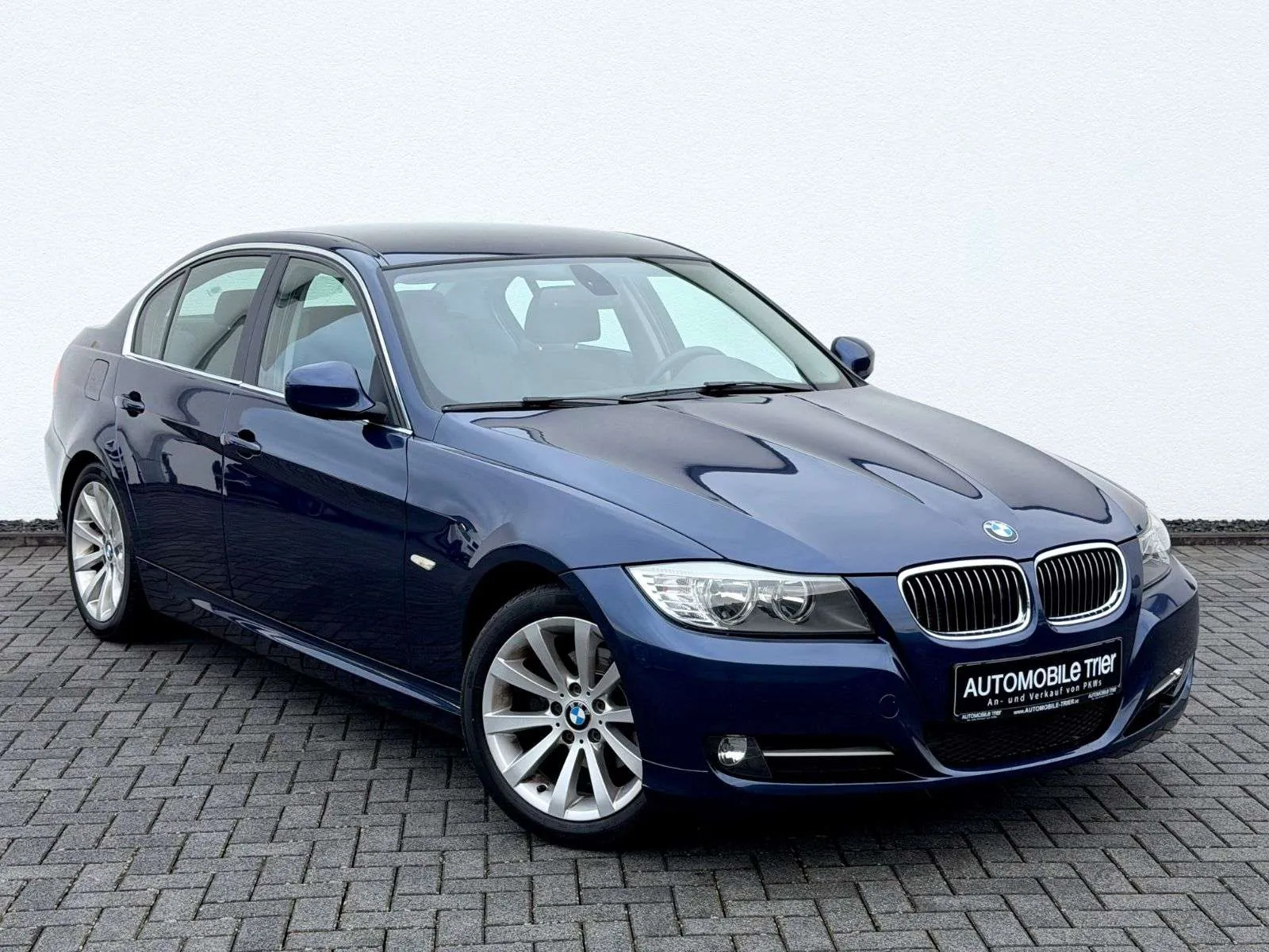 BMW 320 I 2010 photo 3