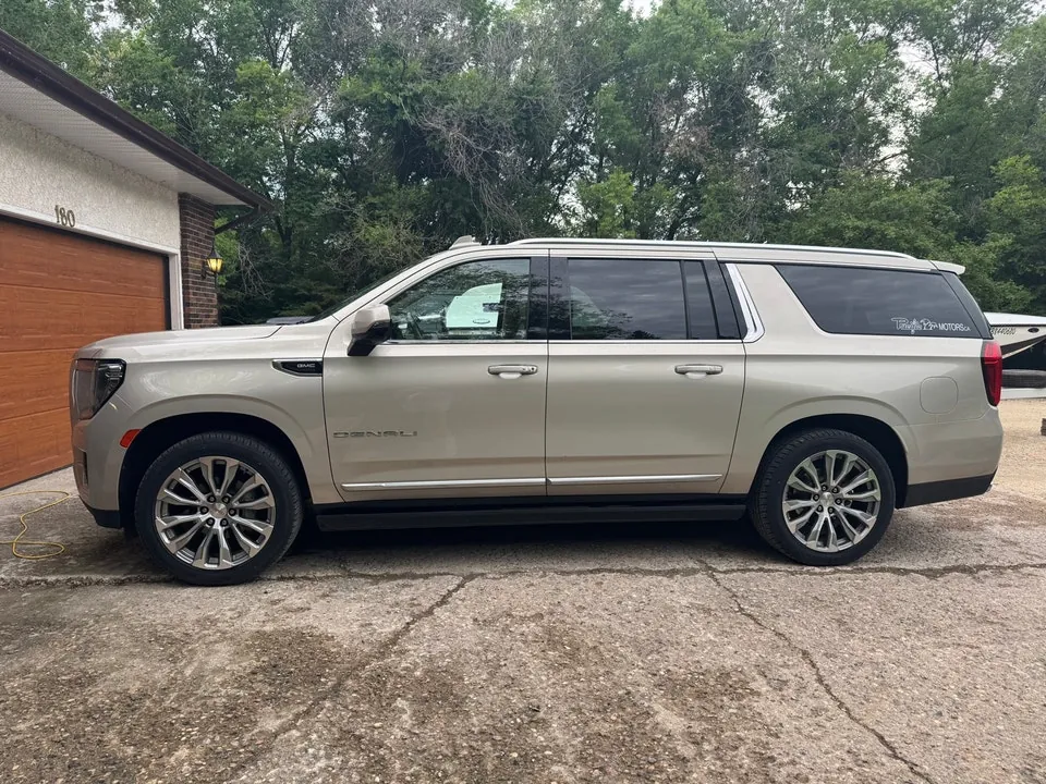 GMC Yukon Xl 2021 photo 2