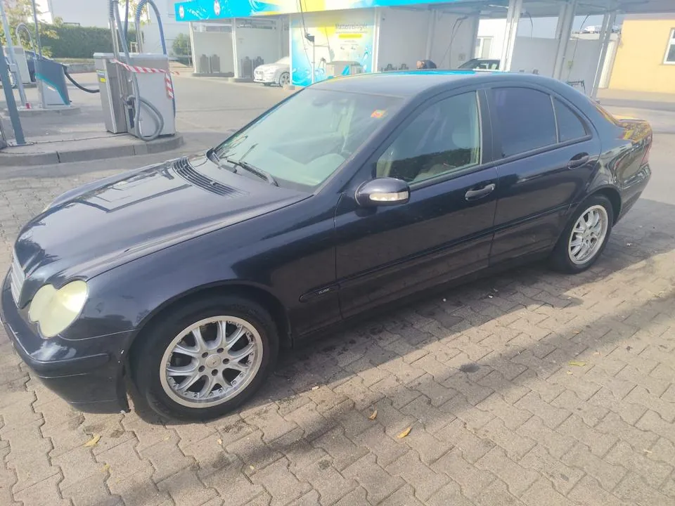 Mercedes-Benz C220