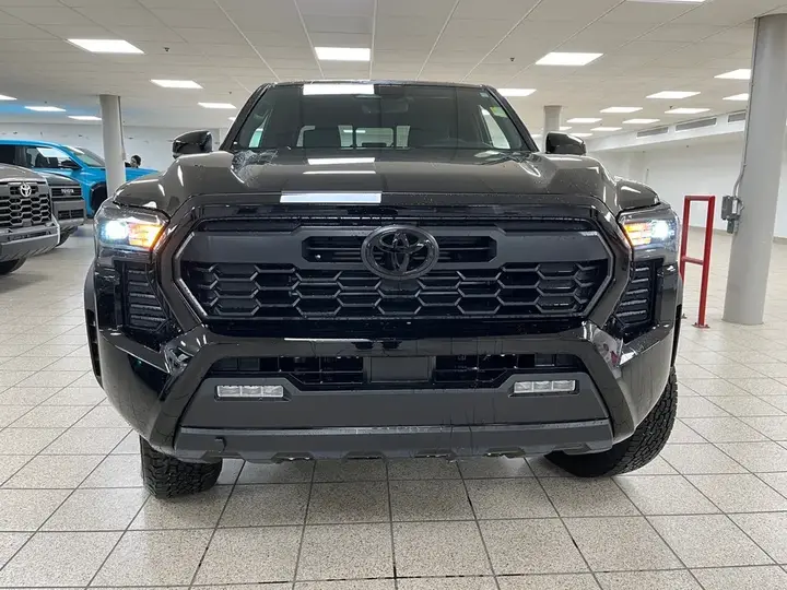 Toyota Tacoma 2026 photo 2