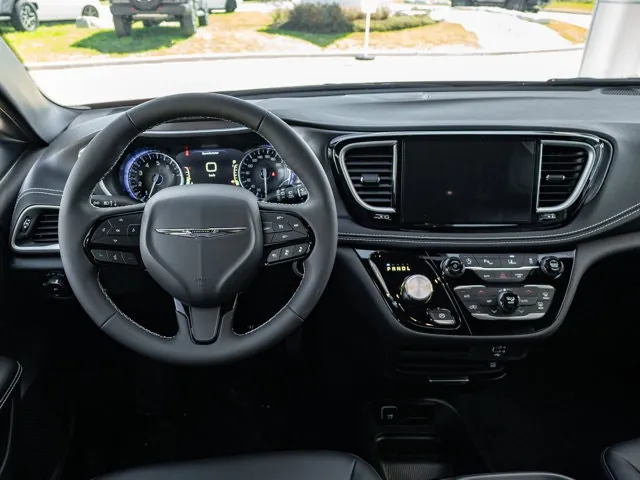 Chrysler Pacifica 2026 photo 3