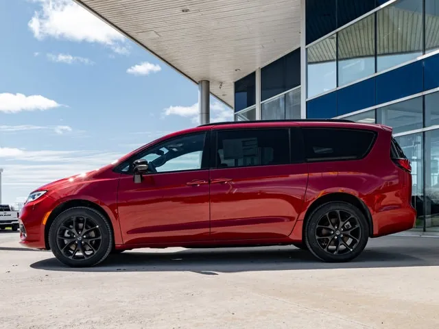 Chrysler Pacifica 2026 photo 5