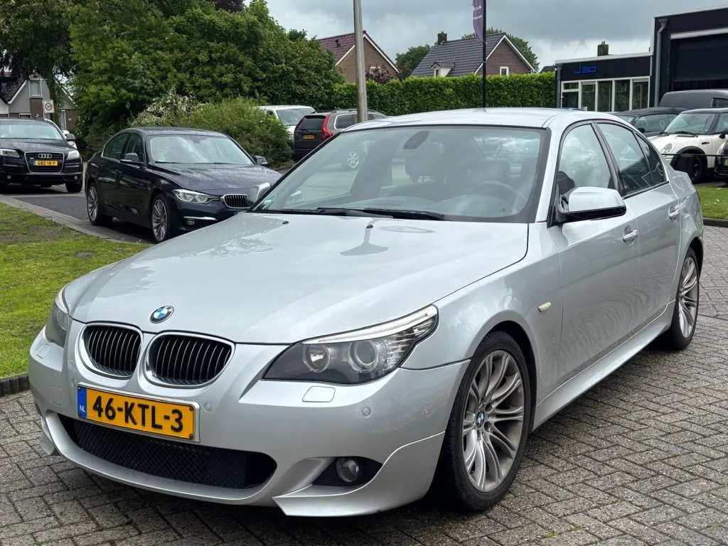 BMW 523