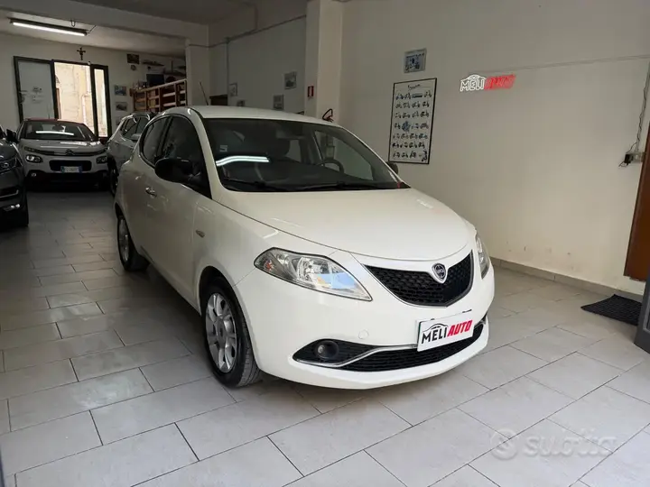 Lancia Ypsilon 2016 photo 2