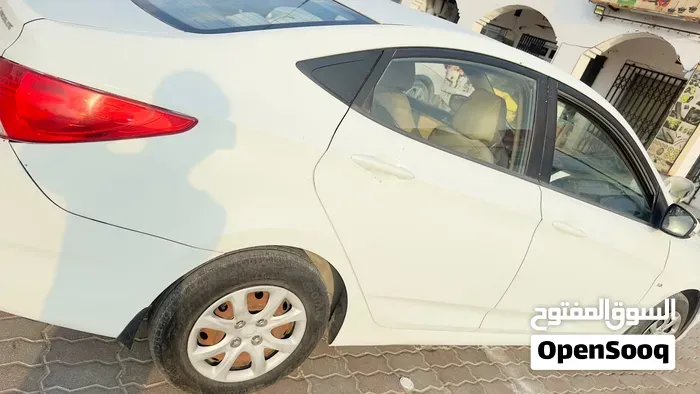 Hyundai Accent 2012 photo 3