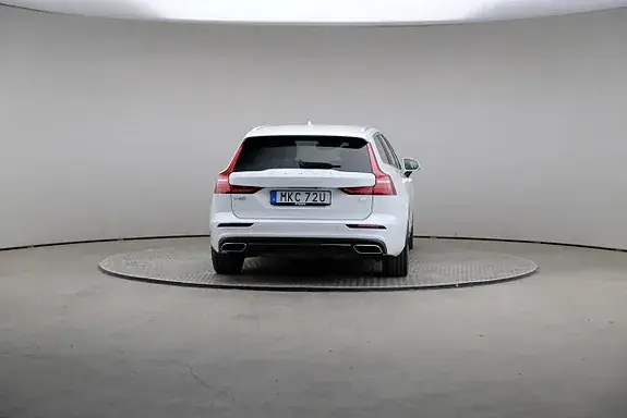 Volvo V60 2022 photo 2
