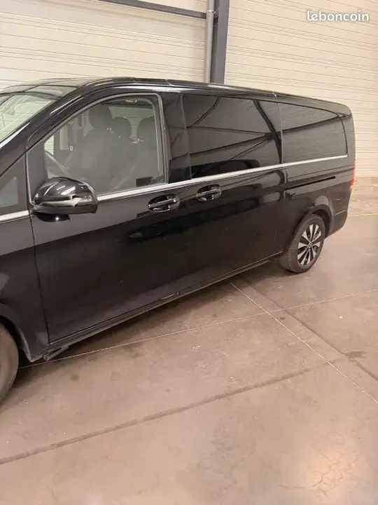 Mercedes-Benz V-Class 2023 photo 2