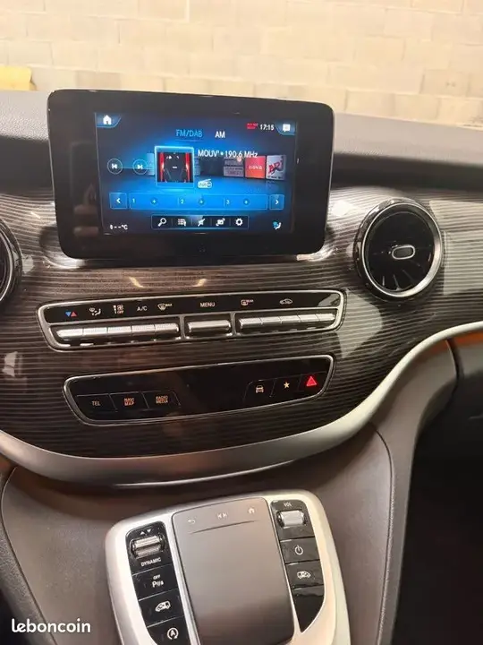 Mercedes-Benz V-Class 2023 photo 3