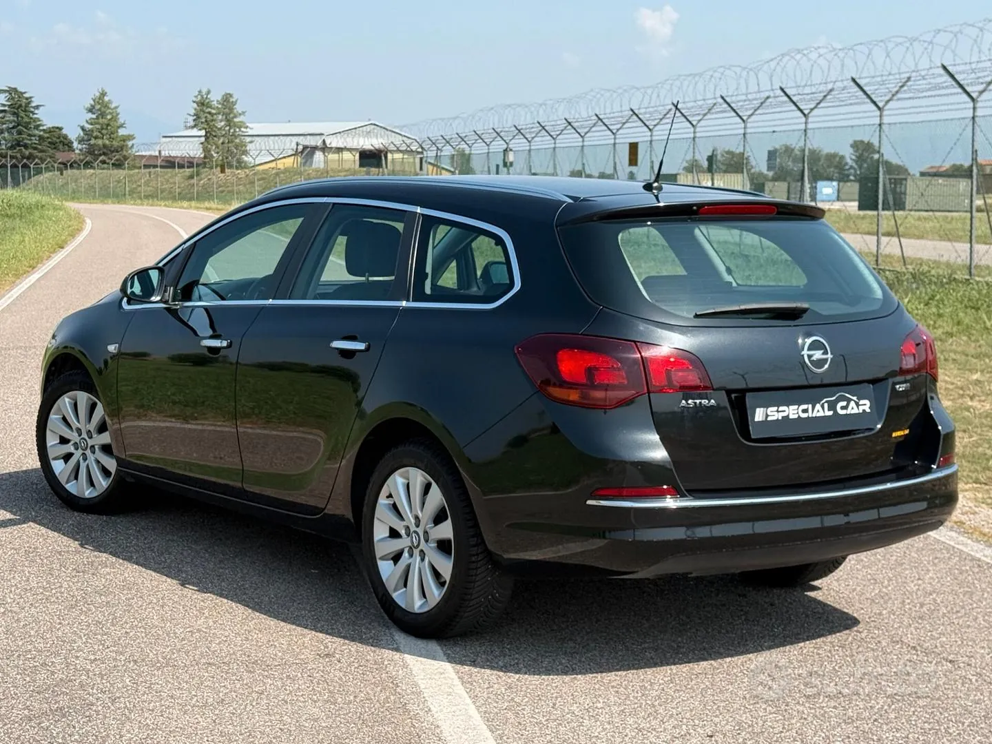Opel Astra 2013 photo 4