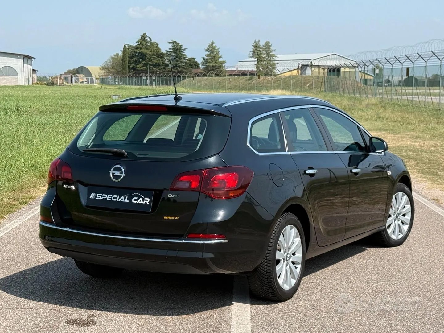 Opel Astra 2013 photo 3